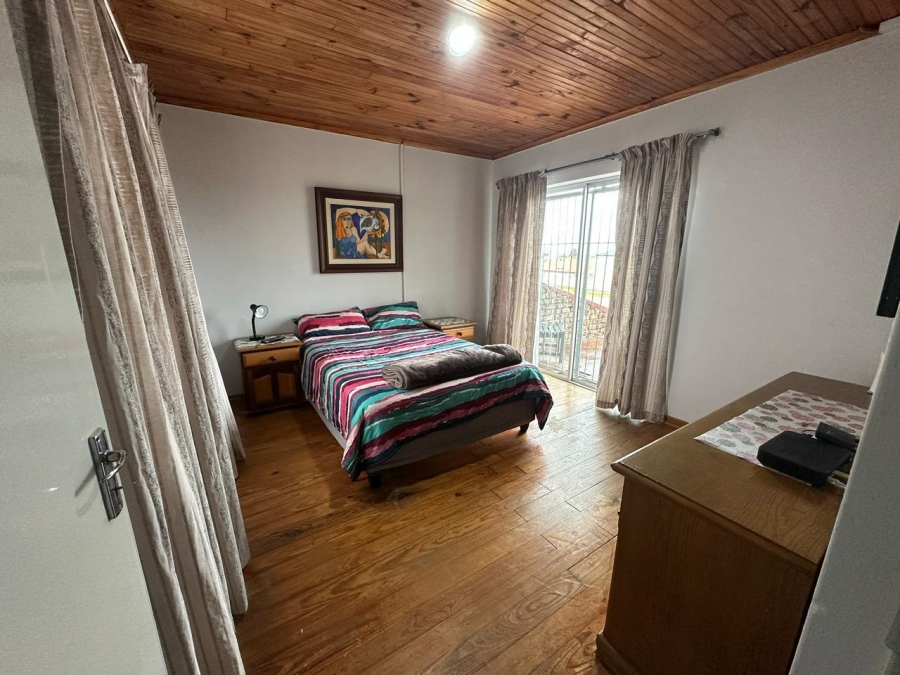 To Let  Bedroom Property for Rent in Wavecrest Eastern Cape